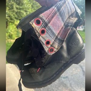 Dr.Martens Triumph Boots